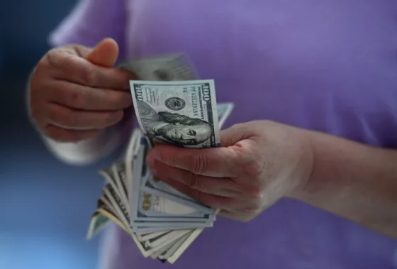 پیش بینی قیمت دلار پنجشنبه ۲ مرداد ۱۴۰۴ / ثبات دلار شکننده است؟