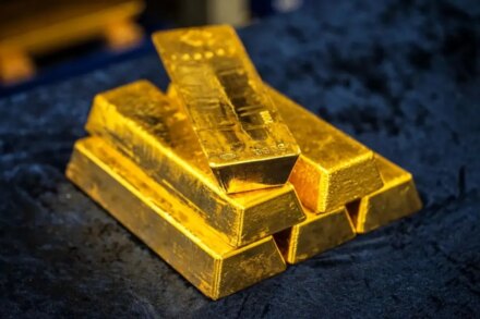 پیش بینی بانک های بزرگ جهانی؛ طلا تا ۶۹۰۰ دلار می رود؟ سقوط ۷۷ دلاری قیمت جهانی طلا در پی مذاکرات تجاری b5523d412e3b488c226d9d1f12e6cd76