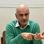 مومنی: با کدام منطق نان مردم گران و جیب سوداگران پر می‌شود؟