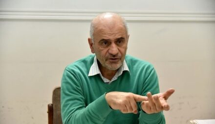 مومنی: با کدام منطق نان مردم گران و جیب سوداگران پر می‌شود؟