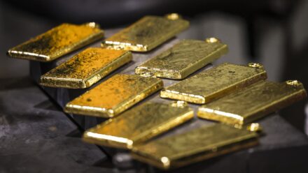 نقش نرخ سود بانکی در تعیین قیمت طلا؛ تحلیل جامع