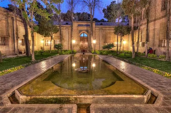 معماران و نقاشان باغ نگارستان