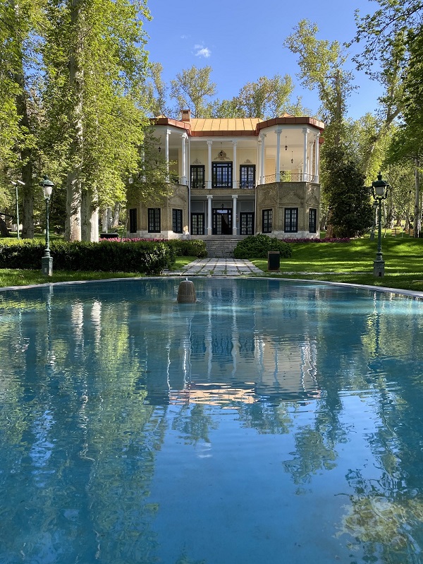 کوشک احمدشاهی؛ معماری نئوکلاسیک و آثار اهدایی