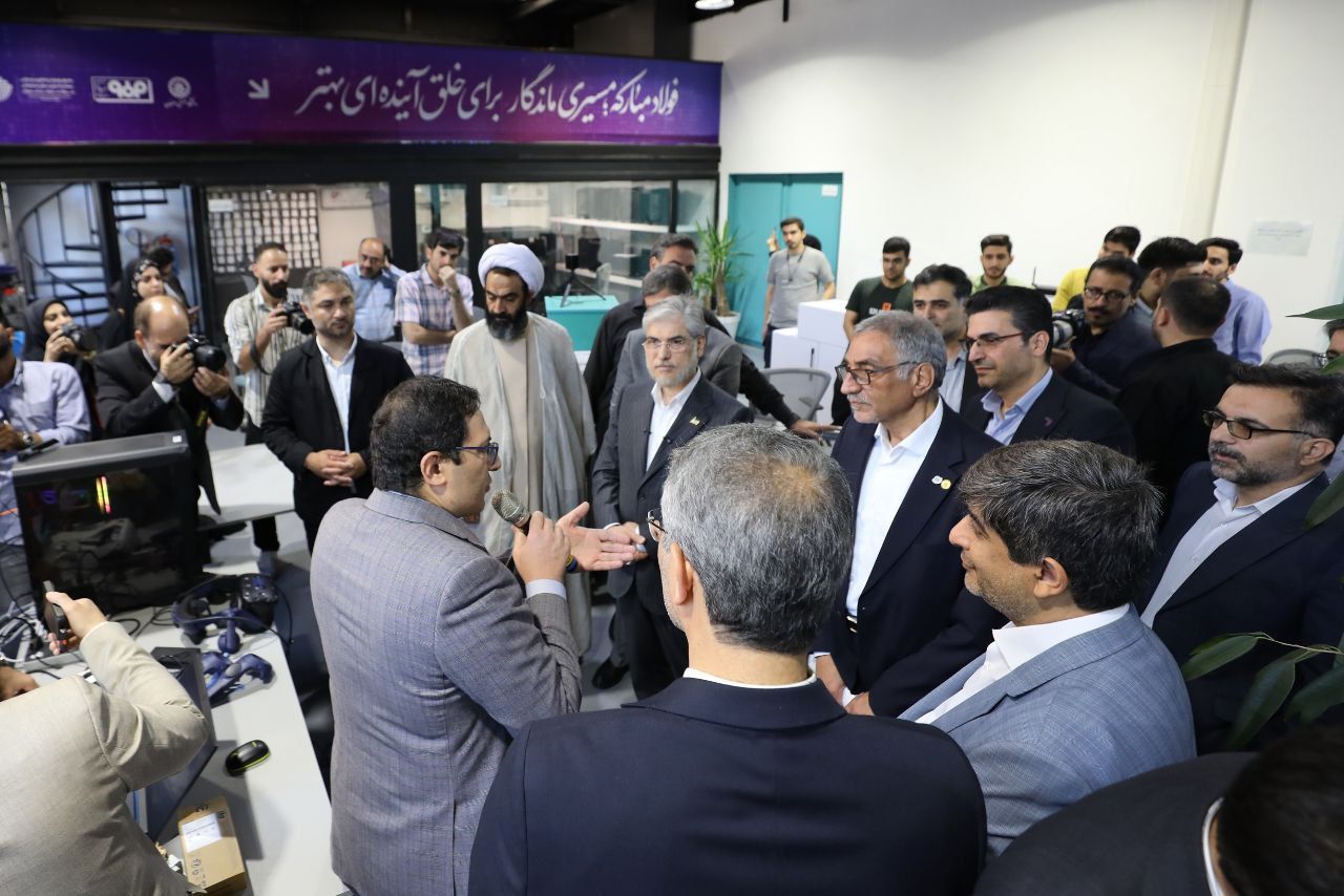 بازدید وزیر علوم از آزمایشگاه صنعت ۴.۰ گروه فولاد مباركه