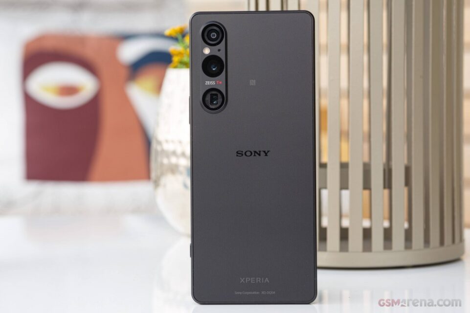 مقایسه Sony Xperia 1 V و OnePlus 12