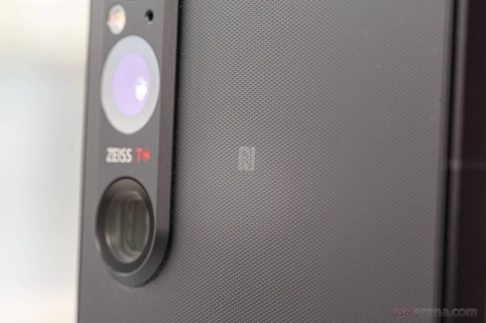 مقایسه Sony Xperia 1 V و OnePlus 12