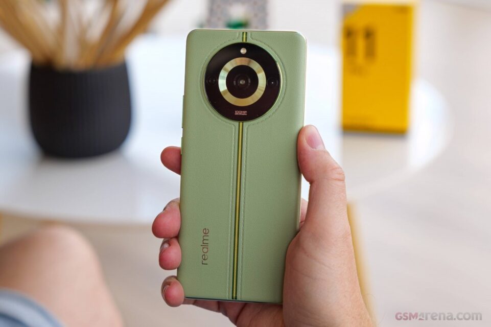 مقایسه Moto G75 و Realme 11 Pro