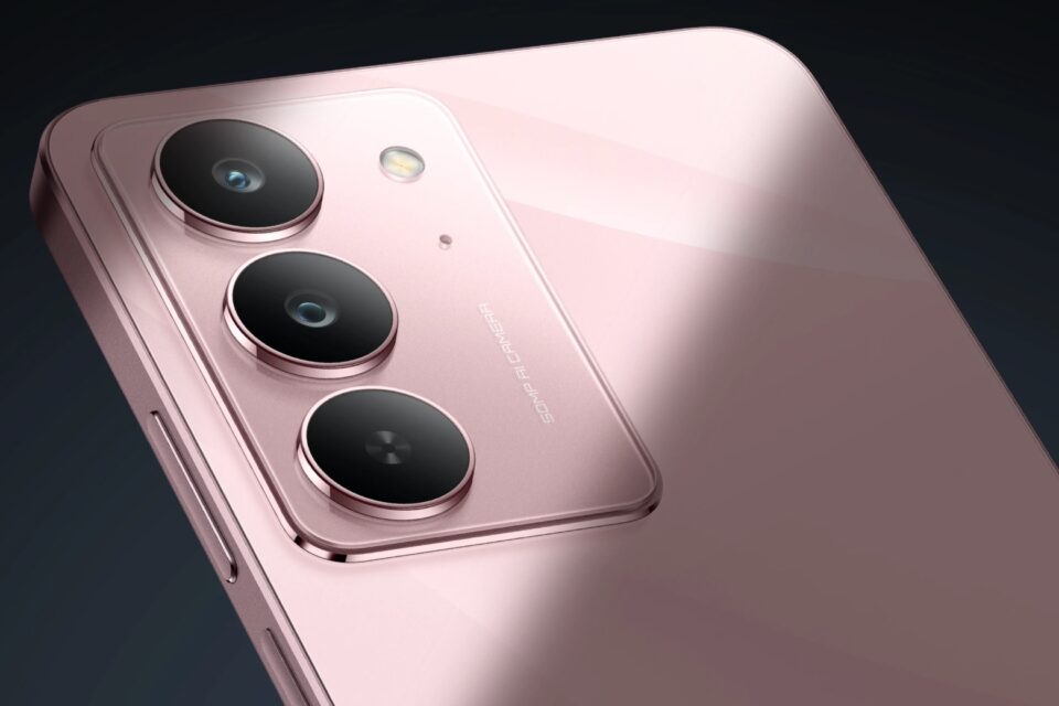بررسی گوشی Realme C75x