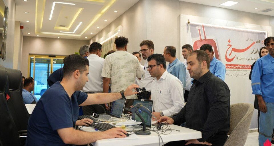 «نذر سرخ»؛ جاماندگان اربعین در پتروشیمی پردیس خون خود را به بیماران هدیه كردند