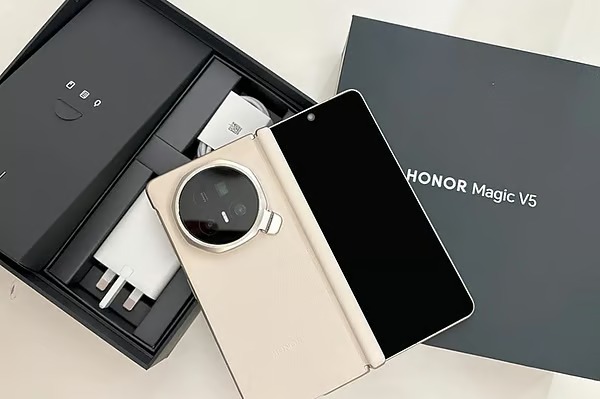 مقایسه Pixel 9 Pro Fold و Honor Magic V5