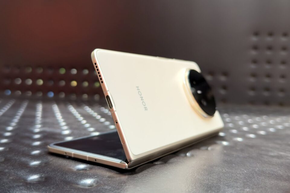 بررسی گوشی Honor Magic V5