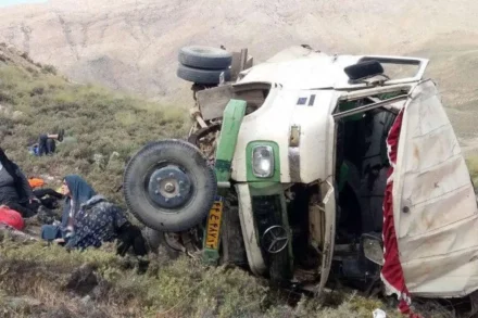 حادثه تلخ در کوهرنگ؛ مینی‌بوس به دره سقوط کرد
