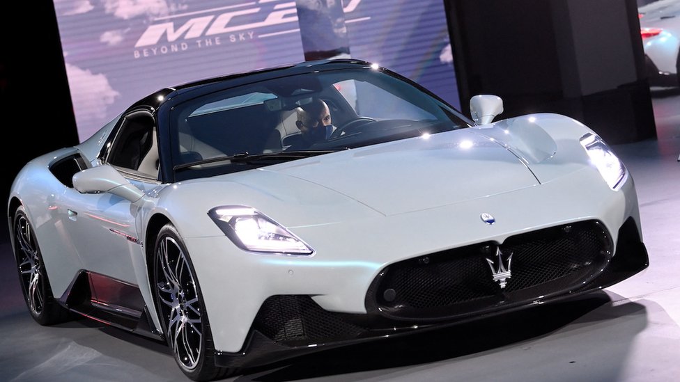 124971118 2022 05 25t181324z 1414842162 rc2aeu99ttyl rtrmadp 3 stellantis maserati