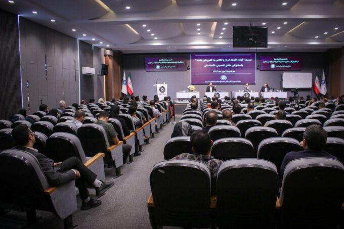می‎‌توانیم از بحران‌ های موجود عبور کنیم