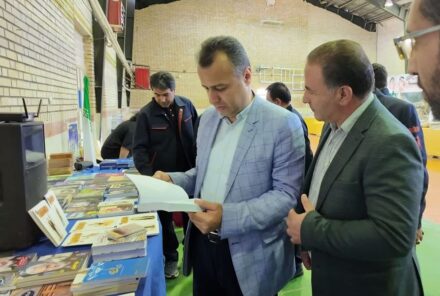 استقبال هزاران نفری از نمایشگاه کتاب ورزقان