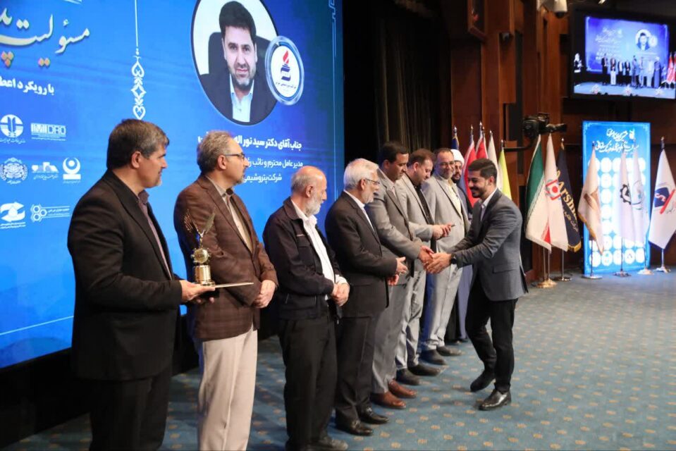 تقدیر ملی از رویکرد پایدار و زیست‌ محیطی پتروشیمی تبریز در هشتمین اجلاس مسئولیت‌ پذیری اجتماعی
