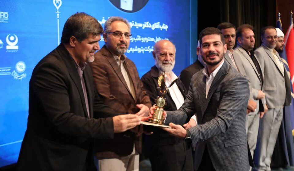 تقدیر ملی از رویکرد پایدار و زیست‌ محیطی پتروشیمی تبریز در هشتمین اجلاس مسئولیت‌ پذیری اجتماعی