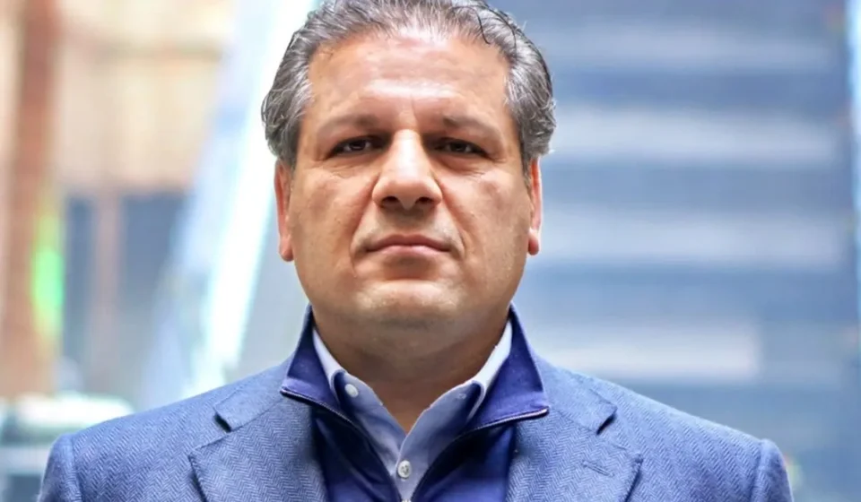 علی انصاری کجاست؟ ماجرای خارج شدن از کشور چیست؟