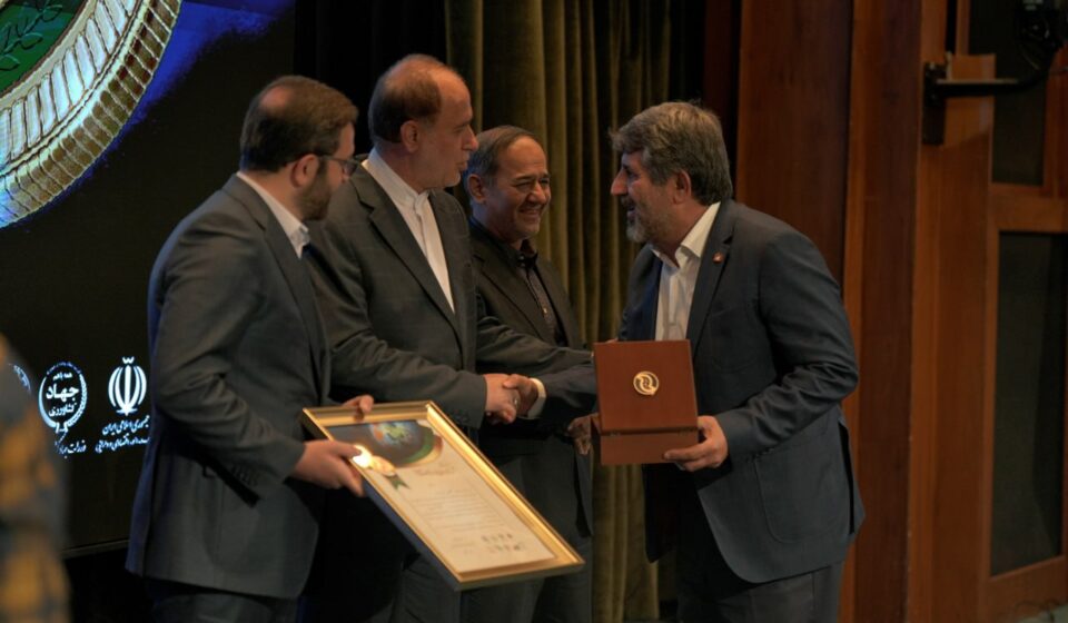 تراکتورسازی نشان برتر امنیت غذایی کشور را دریافت کرد
