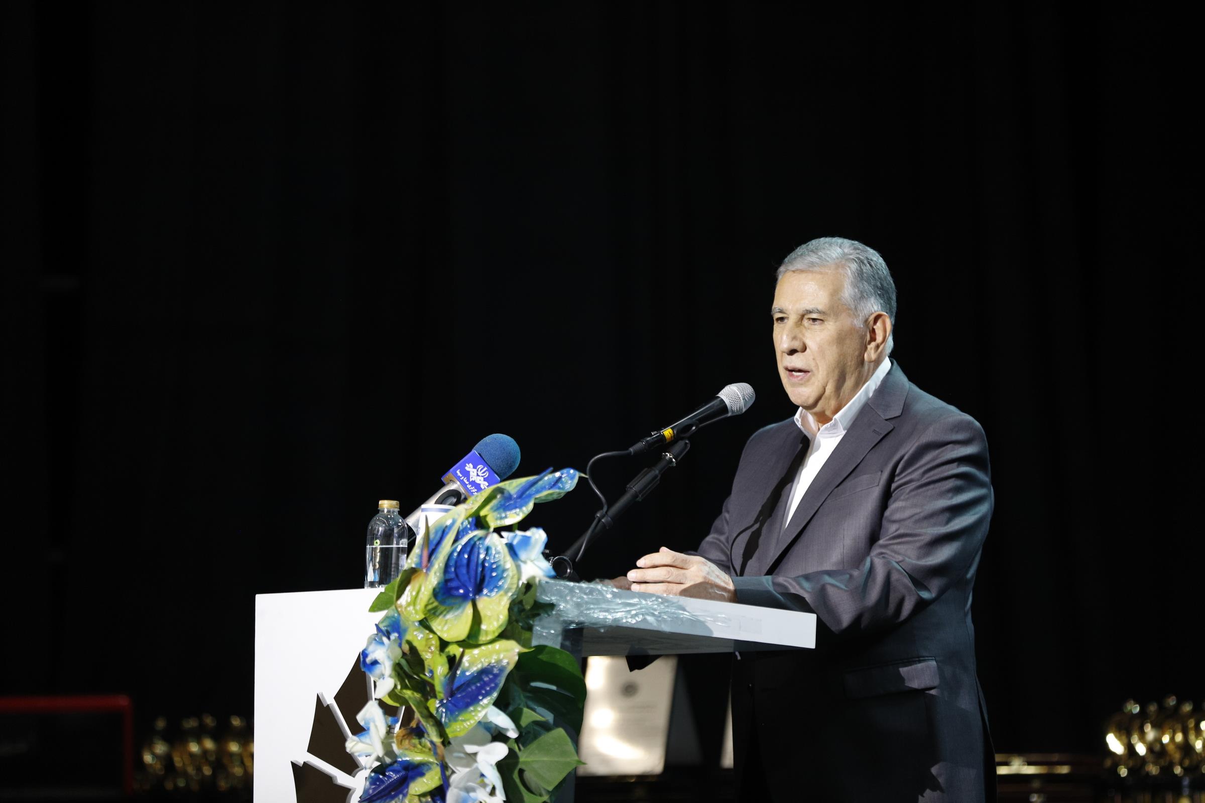 همایش صادرات غیرنفتی کلید عبور از موانع اقتصادی