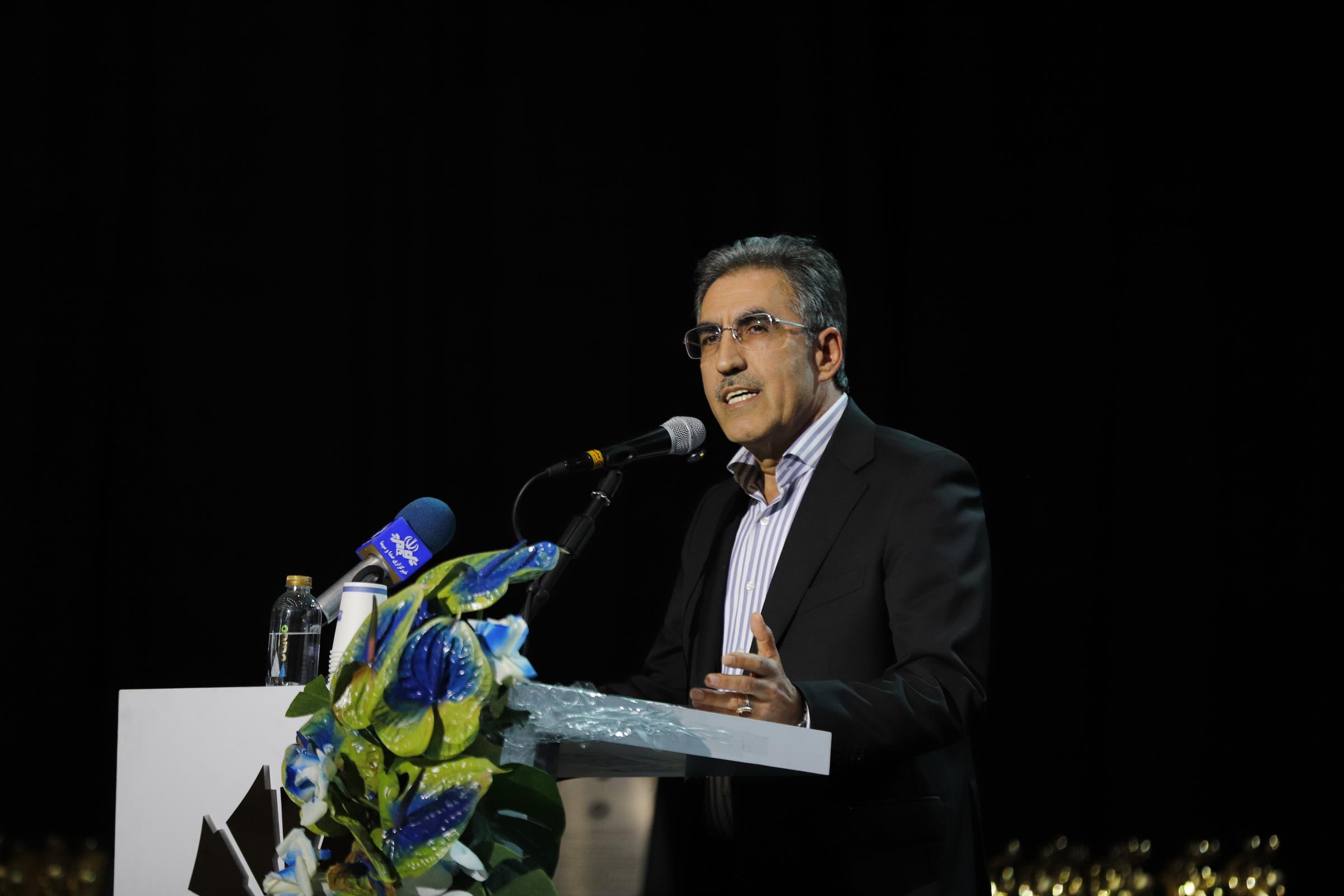 همایش صادرات غیرنفتی کلید عبور از موانع اقتصادی