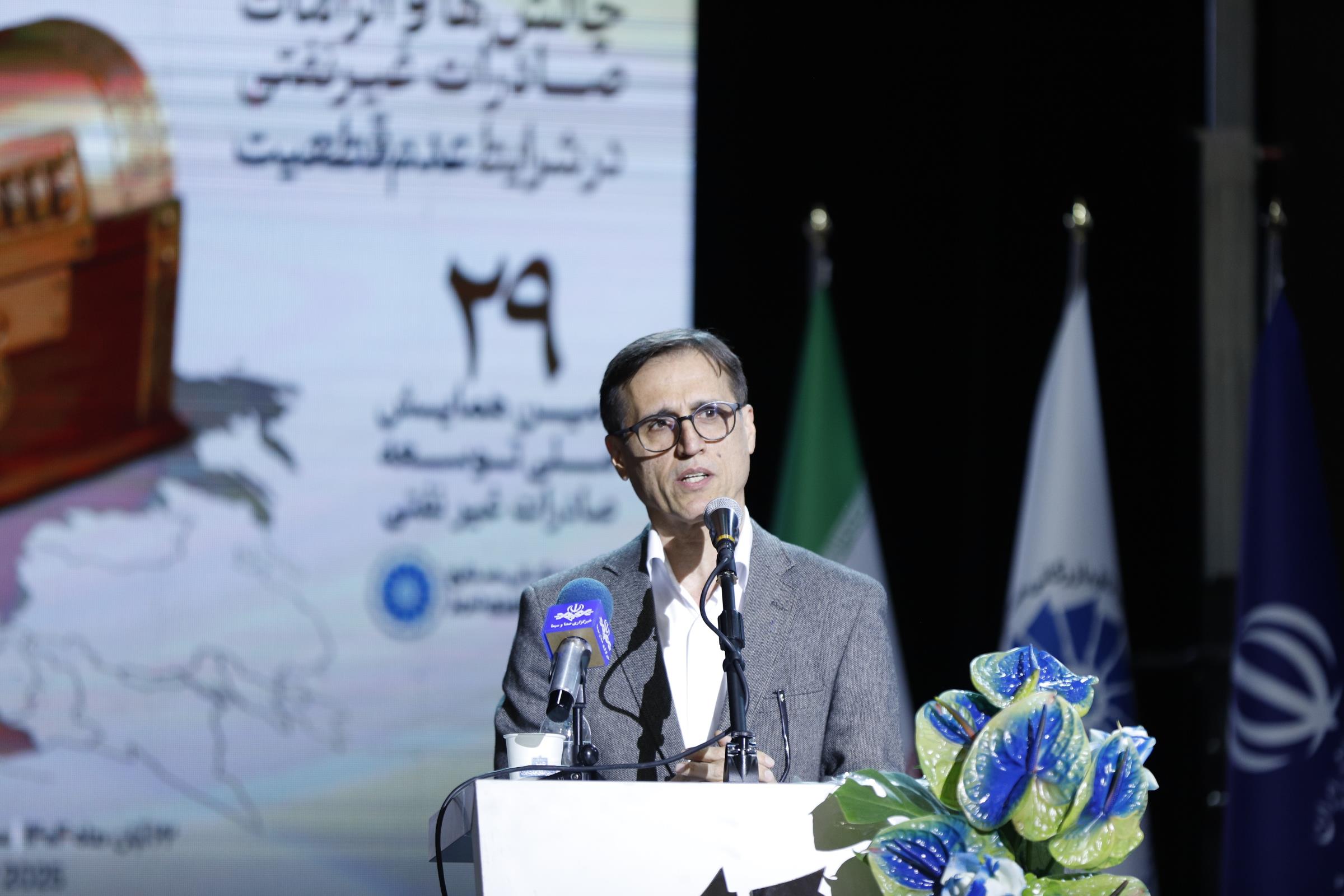 همایش صادرات غیرنفتی کلید عبور از موانع اقتصادی