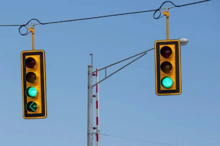 مهندسان از نسل جدید چراغ‌های راهنمایی خبر دادند. رنگ چهارم در راه است.