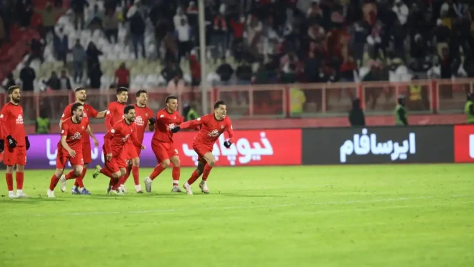 صحنه‌های جنجالی یک دیدار پرحاشیه؛ نظر کارشناسان داوری چیست؟