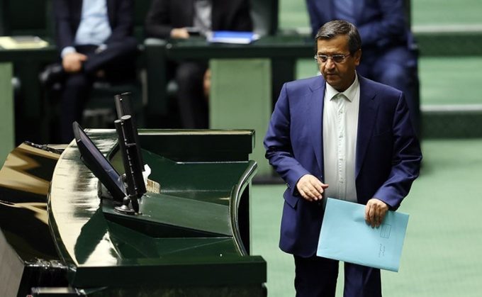 انتقام سیاسی مجلس از همتی به قیمت نابودی پول ملی/ وقتی دلار به ۱۴۰ هزار تومان رسید کجا بودید؟