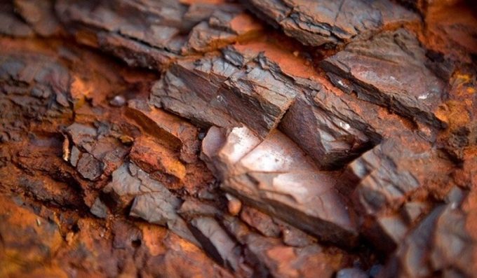 وضعیت تولید صنعت فلزات اساسی و کانه‌های فلزی در آذر 1404