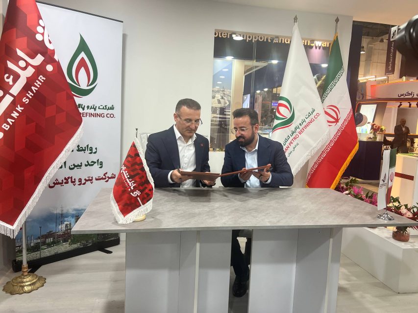 امضای تفاهم‌نامه همکاری بین پتروپالایش کنگان و بانک شهر در نمایشگاه کیش